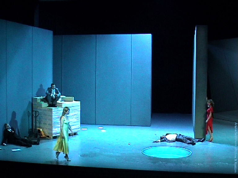 2004. Bühne und Kostüm:„Die Eingeschlossenen von Altona“ von  Jean-Paul Sartre.Regie: Reinhard Göber.Theater Bonn